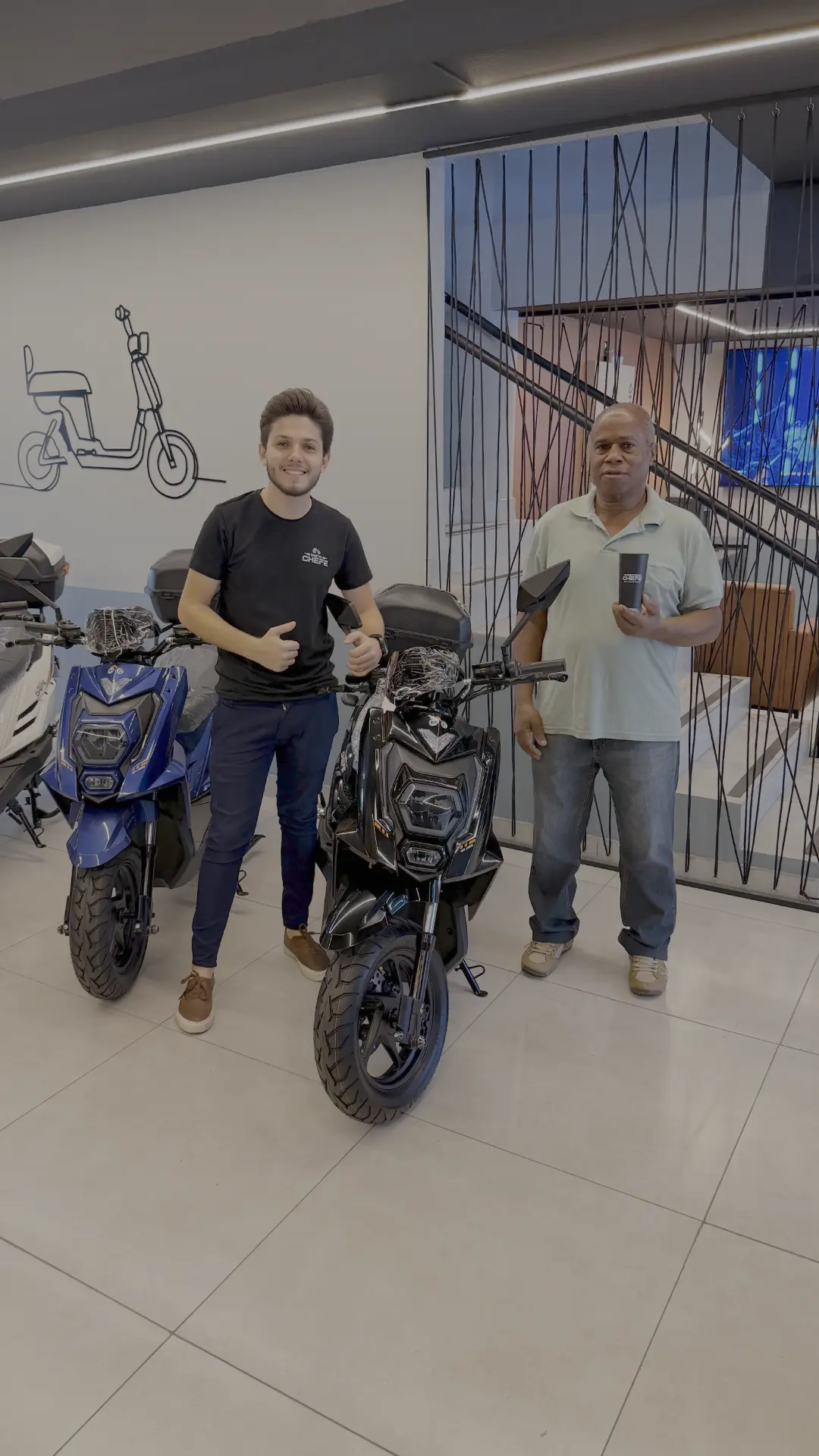 Entrega de moto elétrica MOTOCHEFE ao cliente